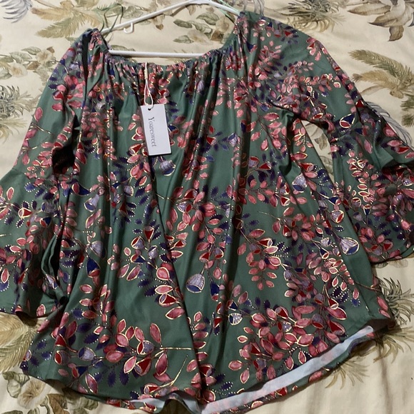 YOARESOSWEET Tops - FLORAL BLOUSE GREEN & PINK w/ GOLD  BELL SLEEVES SIZE L NWT